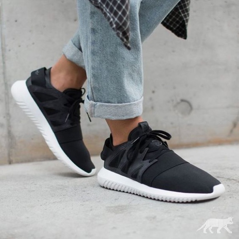 NIB Authentic Adidas Tubular Defiant Running Shoes​